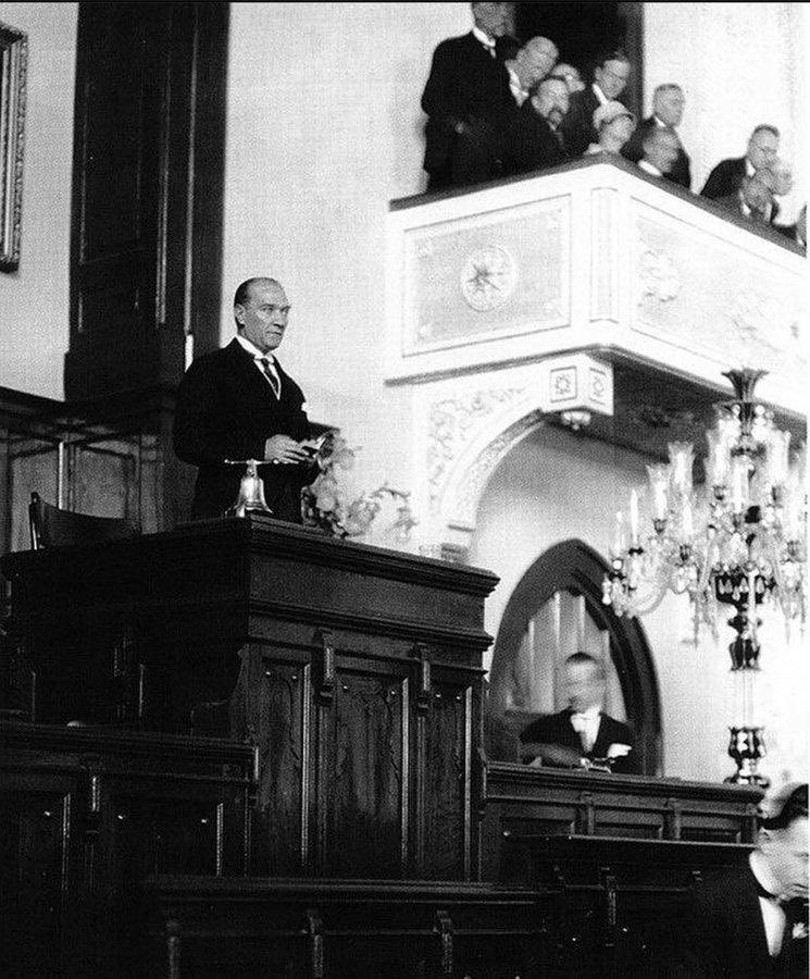 ”Benim naçiz vücudum, bir gün elbet toprak olacaktır. Fakat Türkiye Cumhuriyeti, ilelebet payidar kalacaktır.” 🖤 #29EkimCumhiyetBayramı #Asığızİstiklale