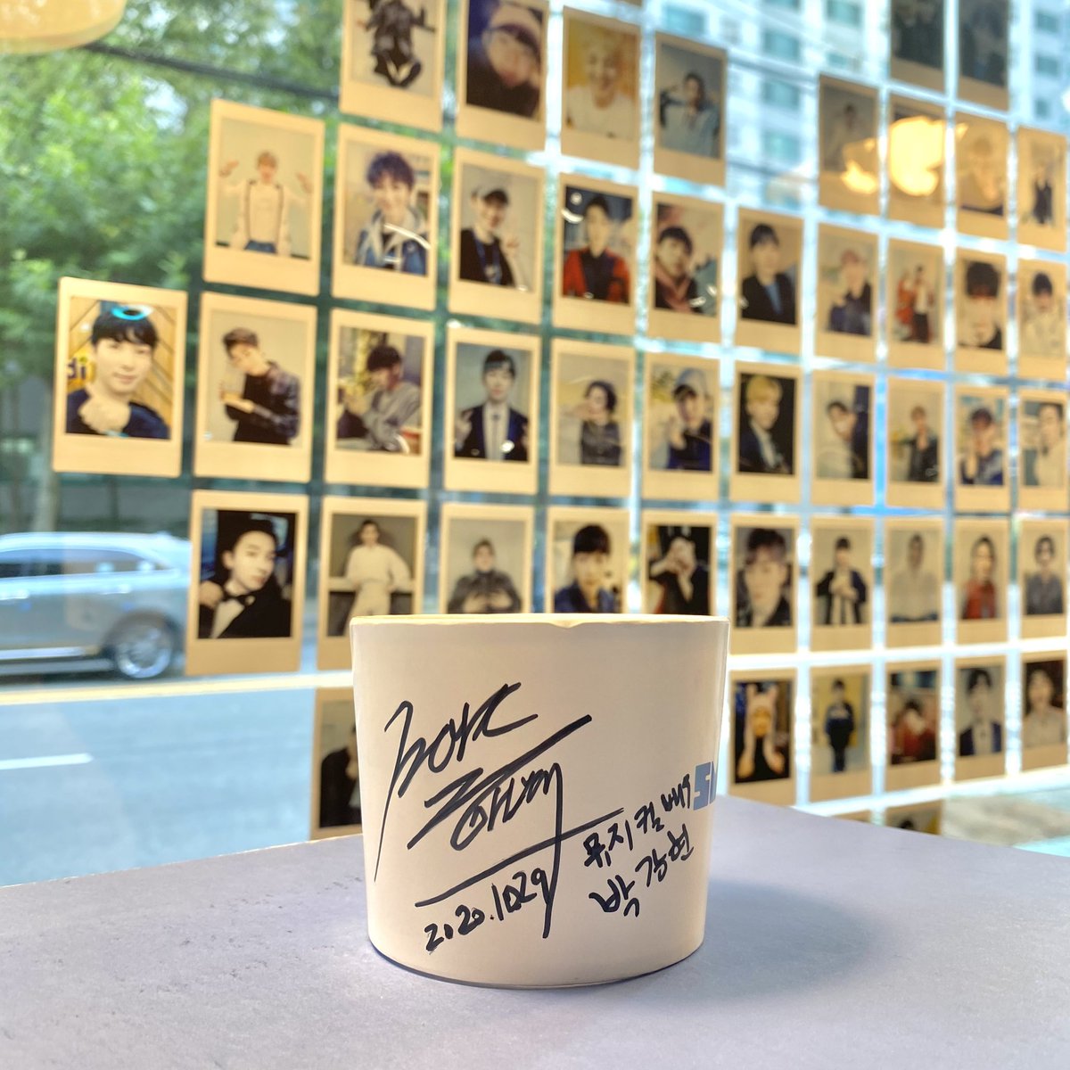์นดํ์ค๋ฐ์คํ๋์ค ( ์ฐ์์ธ , ์ด๋ฒคํธ ๋๊ด ์นดํ ) (@cafesmingstudio) on Twitter photo ๋ฎค์ง์ปฌ ๋ฐฐ์ฐ #๋ฐ๊ฐํ ๋๊ป์ ์ค๋ฐ์คํ๋์ค๋ฅผ ๋ฐฉ๋ฌธํด์ฃผ์
จ์ต๋๋ค! ํฌ๋ถ๋ค๊ป์ ์ ์ฑ์ค๋ฝ๊ฒ ์ค๋นํด์ฃผ์ ์ ์ํ ๊ณต๊ฐ ์ด๊ณณ์ ๊ณณ์ ๊ตฌ๊ฒฝํ์
จ์ด์โจ ์คํ์
๋ฉ๋ด๋ ๋ง ๋ณด๊ณ ๊ฐ์๊ณ , ๋ฉ์์ง๋ ๋จ๊ฒจ์ฃผ์๊ณ ! ํฌ์ฌ๋ ๊ฐ๋๊ฐ๋ใ
ใ
๐๐ป ๋ค์ ํ๋ฒ 5์ฃผ๋
์ถํ๋๋ฆฝ๋๋ค!
#๋ฐ๊ฐํ_๋ฐ๋ท_5์ฃผ๋
#Beyond_the_KANGHYUNiverse ๋ฎค์ง์ปฌ ๋ฐฐ์ฐ #๋ฐ๊ฐํ ๋๊ป์ ์ค๋ฐ์คํ๋์ค๋ฅผ ๋ฐฉ๋ฌธํด์ฃผ์
จ์ต๋๋ค! ํฌ๋ถ๋ค๊ป์ ์ ์ฑ์ค๋ฝ๊ฒ ์ค๋นํด์ฃผ์ ์ ์ํ ๊ณต๊ฐ ์ด๊ณณ์ ๊ณณ์ ๊ตฌ๊ฒฝํ์
จ์ด์โจ ์คํ์
๋ฉ๋ด๋ ๋ง ๋ณด๊ณ ๊ฐ์๊ณ , ๋ฉ์์ง๋ ๋จ๊ฒจ์ฃผ์๊ณ ! ํฌ์ฌ๋ ๊ฐ๋๊ฐ๋ใ
ใ
๐๐ป ๋ค์ ํ๋ฒ 5์ฃผ๋
์ถํ๋๋ฆฝ๋๋ค!
#๋ฐ๊ฐํ_๋ฐ๋ท_5์ฃผ๋
#Beyond_the_KANGHYUNiverse