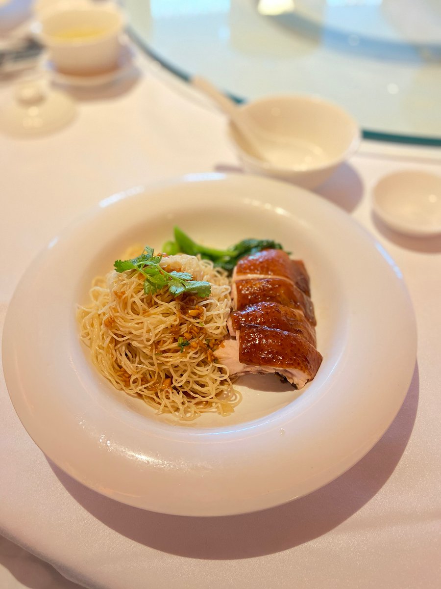 STEuniceQ's tweet photo. Still thinking of this refined soy sauce chicken noodle from Yan. RT @ST_LifeTweets: Food Picks: Executive lunch set at LeVeL33, Yan's anniversary menu and more https://t.co/hQuWrOgRKn https://t.co/YkVAP8YF3L