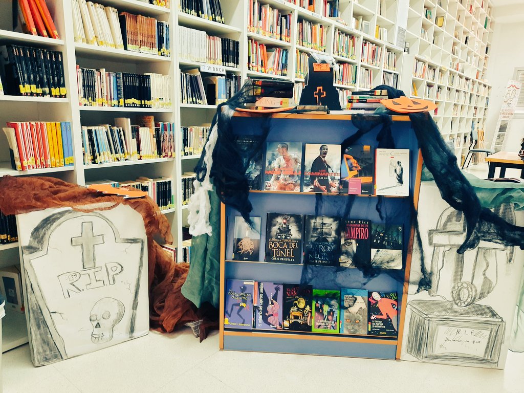 bibliomonte's tweet photo. ¿Quieres pasar un #halloween de miedo? Pásate por nuestra biblioteca y elige tu libro para disfrutar estos días en casa #IESMonterroso #semanadelterror #leermola https://t.co/NXVjOKLe9n