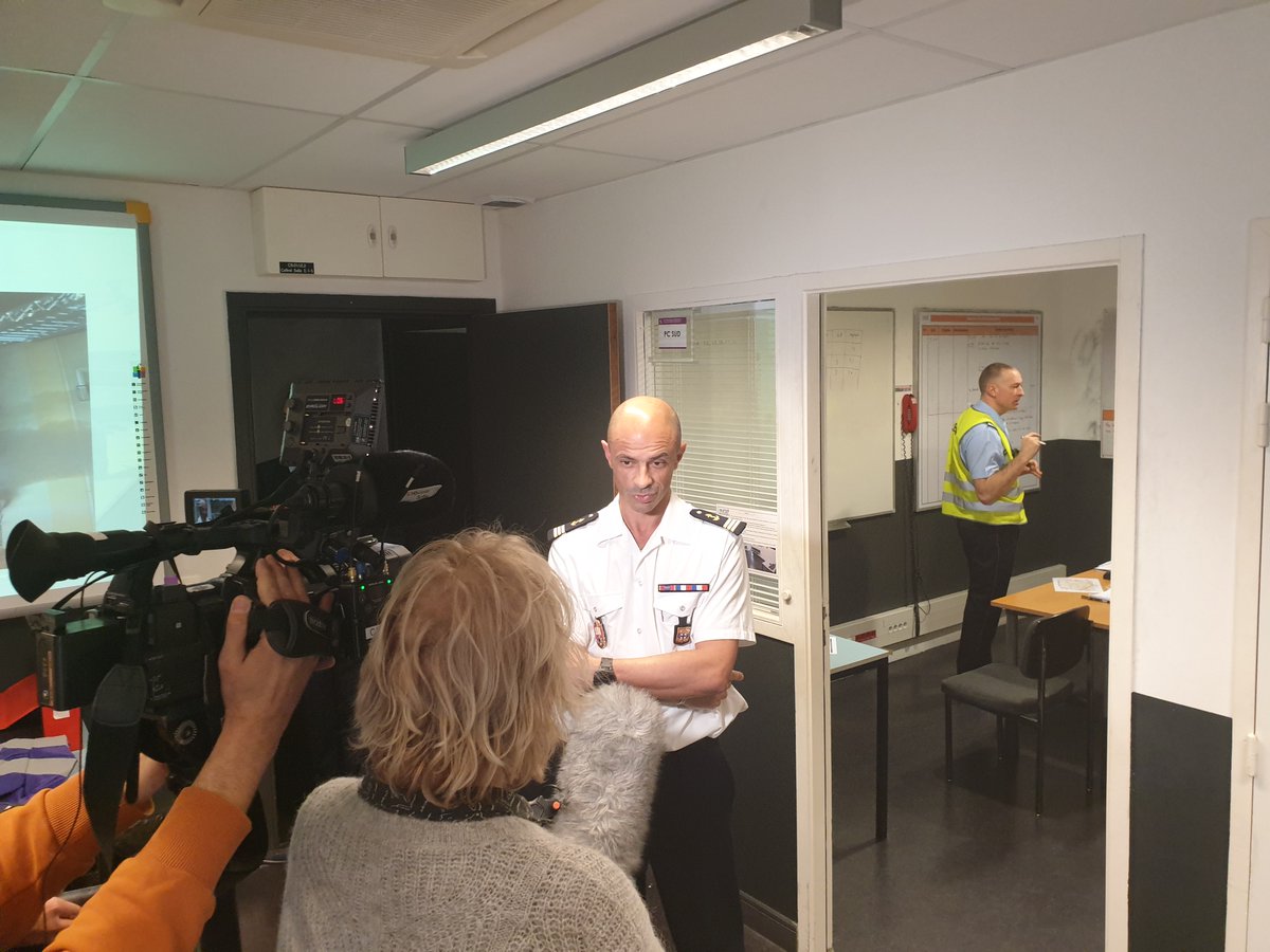 ENSOSP's tweet photo. #ReportageTV #SemaineDuCerveau La prise de décision dans le cadre d'une #gestion de #crise ; comment l'Ensosp forme-t-elle les #officiers de #sapeurpompier ? La réponse ce soir à 19h dans le journal de @France3Provence https://t.co/jEBlb6xxle