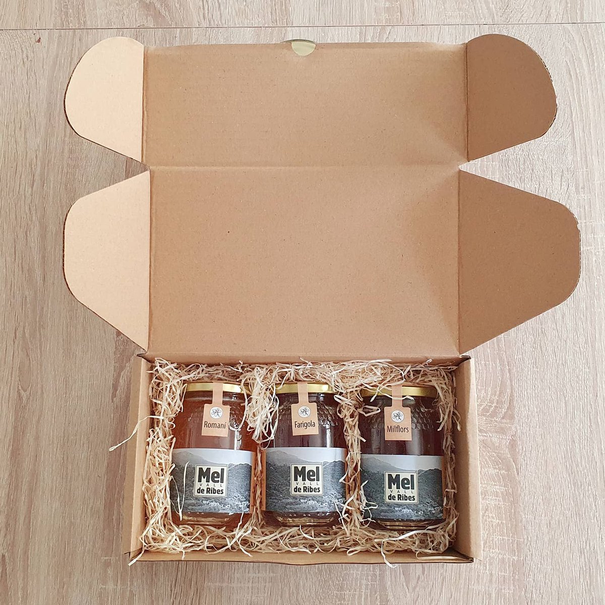 ⠀
Hem escollit per vosaltres un assortit de 3️⃣ mels, ideal per afrontar el fred.
A mes, va en un packaging #zerowaste ideal per si vols fer un regal.⠀
Aprofita l'ocasió!⠀