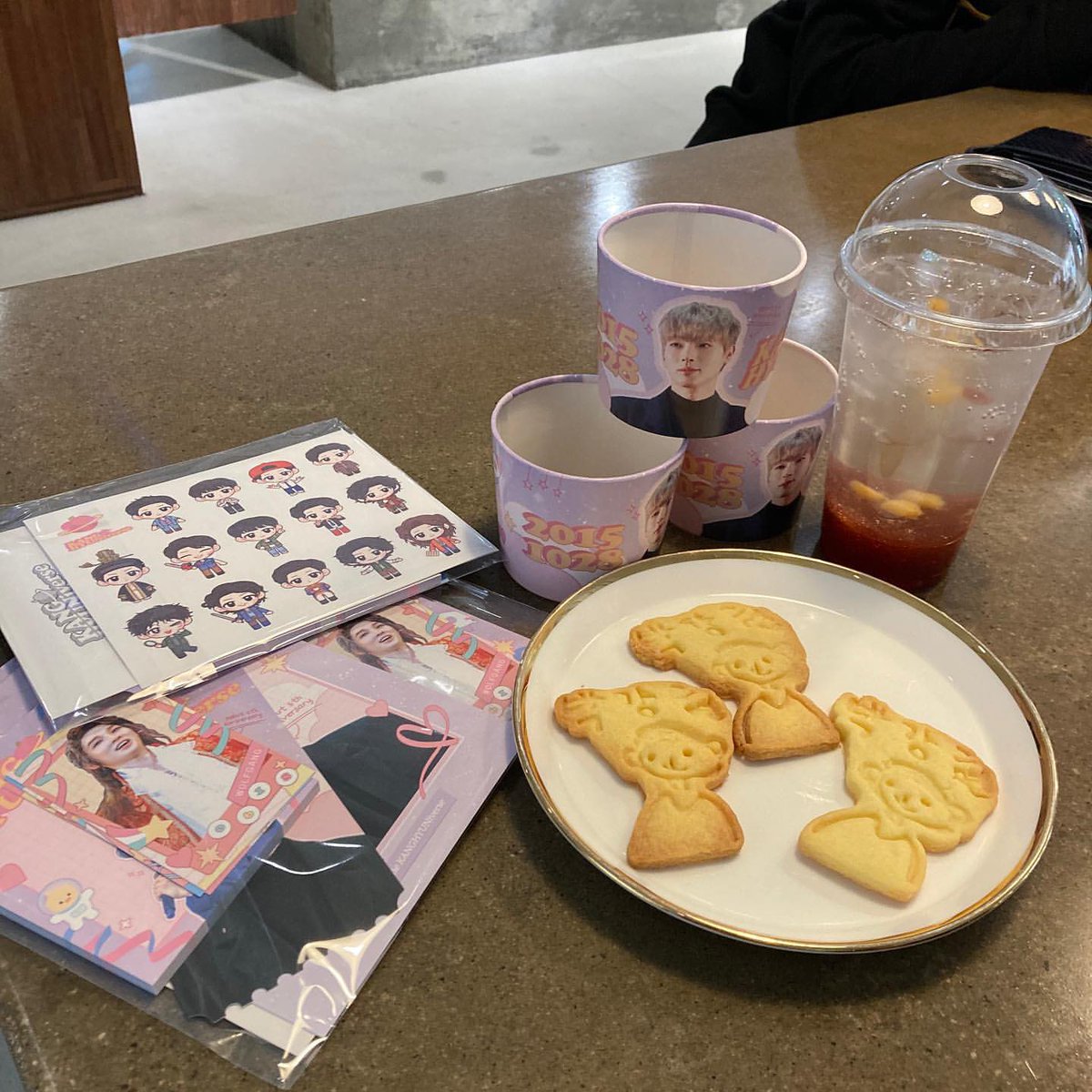 kanghyuniverse's tweet photo. 방문해 주셔서 감사합니다🙊
5주년 다시 한번 축하드려요💜
https://t.co/XU4ZK5lf9G https://t.co/o3GlfAv46A