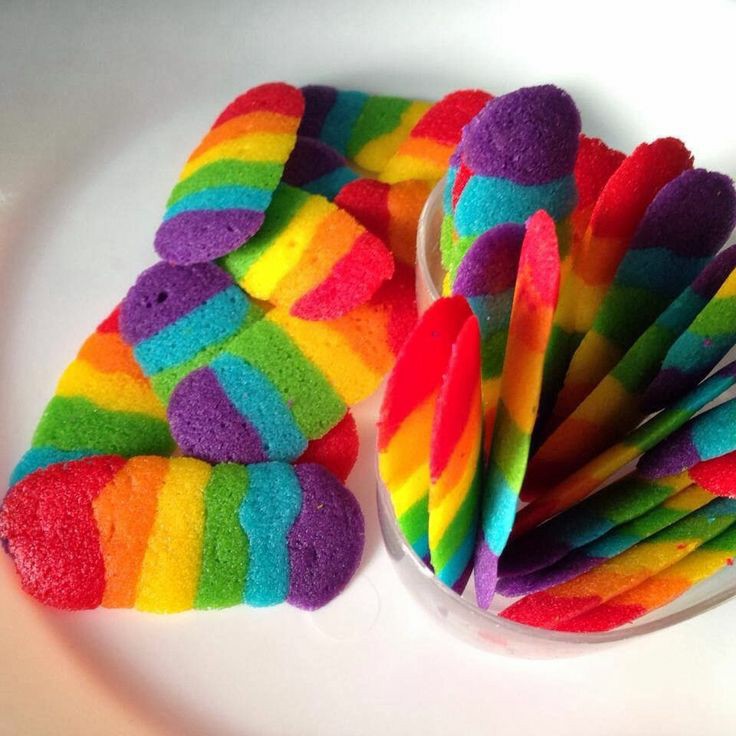 Minho as kuih lidah kucing (rainbow cookie/ cat tongue& #39;s cookie)