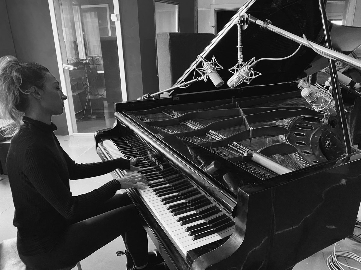 Meredi__'s tweet photo. tomorrow my new single »IF YOU GO« will be released @modernrecs ✨✨
After STARDUST came out, I went back to the studio and recorded four new tracks.
»IF YOU GO« is the continuing story of wistful nostalgia...
#stardust #ifyougo #nostalgia #newclassic #piano #composer https://t.co/QSM2KNyphw
