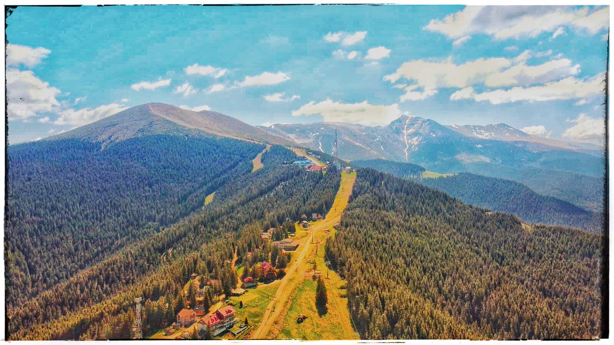 EuropeGenesys's tweet image. Toamna prin locul de naștere al poporului român! Să înțelegi acest popor nu îți ajunge o viață. Descoperă Ținutul de #basm 💙💛❤ la 360 ° lnkd.in/e_GWDQk #Hunedoara #prinHunedoara #povestealocurilor