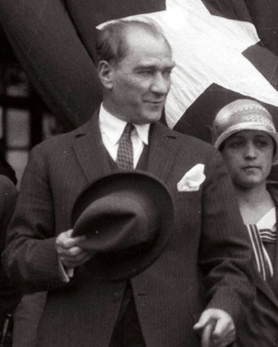 “Ey yükselen yeni nesil! İstikbal sizsiniz. Cumhuriyeti biz kurduk, onu yükseltecek ve yaşatacak sizsiniz.”
#29EkimCumhuriyetBayramımız
#Atamİzindeyiz