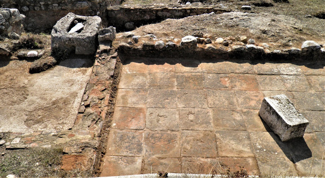 Sarah404BC's tweet photo. #Roman #Balneum in #Rafina with unique inscribed olive press basin https://t.co/fGI4DzuyU8