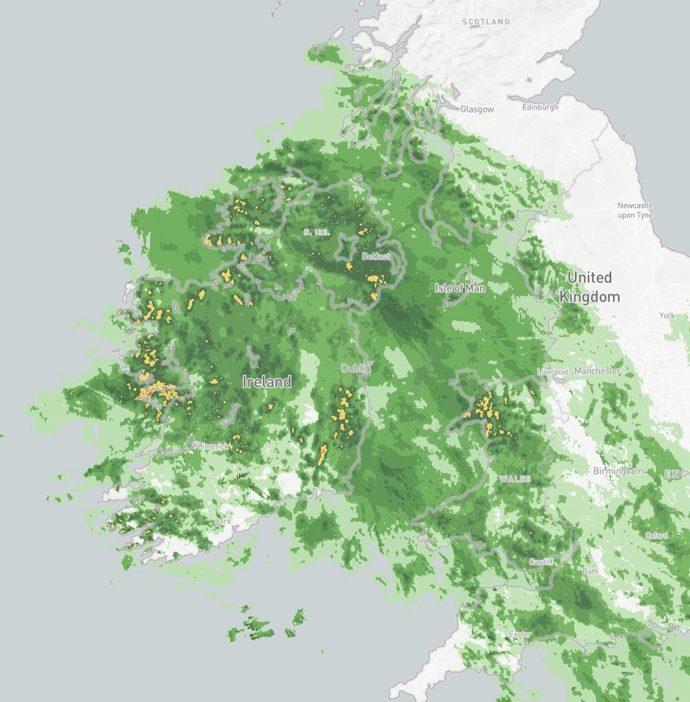 geoff_maskell's tweet photo. The #GBBO chat this morning on @BBCgmu is better than the weather forecast.  Here’s the latest radar picture... and the Autumn Fruit Cake and Choc Chip and Pumpkin Seed cookies.

I know which I prefer. @MaskellSusie is my #StarBaker https://t.co/w2gEazmlo7