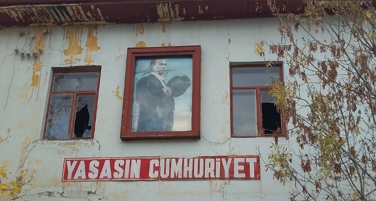 Ne güzel bir gün bugün, bütün hikayelerde Atamız,bayrağımız,bayramımız var 🙏🏻 #29EkimCumhiyetBayramıKUTLUOLSUN #Atatürk #Atamİzindeyiz