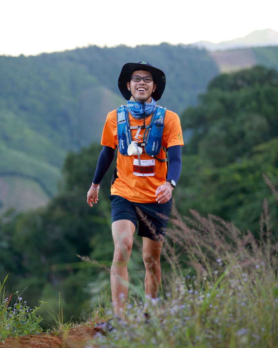 NaiInRunning's tweet photo. Ultra-Trail Nan 100
#พิชิตUTN #utn100 #ultratrailnan2020 
#ultratrailnan100
ยังจะขึ้นเนินอีก ⛰⛰
มันเริ่มท้อนะเดินขึ้นเขาเเบบขึ้นเรื่อยๆ ตลอดความสูงสะสมพันเมตร เดิน��ันช้าๆทีละก้าวๆ จนนาฬิกาจับเพซวิ่ง30 ก็คือ หนึ่งกิโลใช้สามสิบนาทีอะเฮอะๆ  รูปนี้ตามองเขาลูกข้างหน้าเเล้ว.⛰
》TBC https://t.co/IbfmQLDW1B