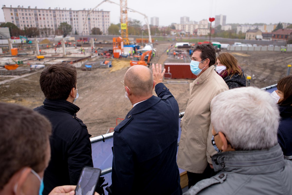 digitalrealtyFR's tweet photo. 📷 - Le 13/10 avait lieu la cérémonie de la pose de la 1ère pierre de #PAR8 à #LaCourneuve.
Ce premier #datacenter de l'#InterxionParisDigitalPark devrait être opérationnel courant 2021 https://t.co/2vU8gapqpy