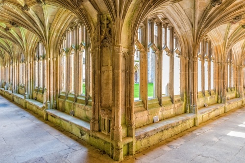 Lacock Abbey, in the nearby village of Lacock is a must see when you come to visit us at The Moonraker Hotel. It has been used in many movies, most notably the Harry Potter movies. 

To book your stay with us - ow.ly/OBha50B4gOM