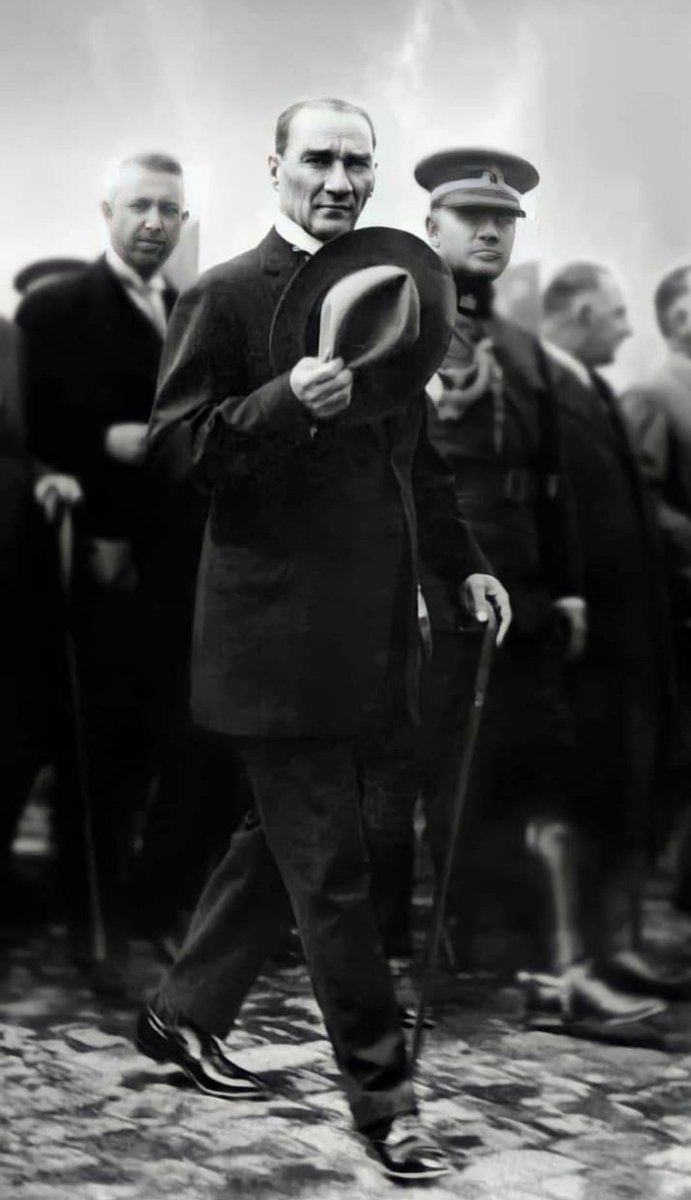 busealdmir's tweet photo. Ey Büyük Atatürk!
Açtığın yolda, gösterdiğin hedefe durmadan yürüyeceğime ant içerim.
Varlığım Türk varlığına armağan olsun.
Ne mutlu Türküm diyene! https://t.co/ChJdwPl6Rs