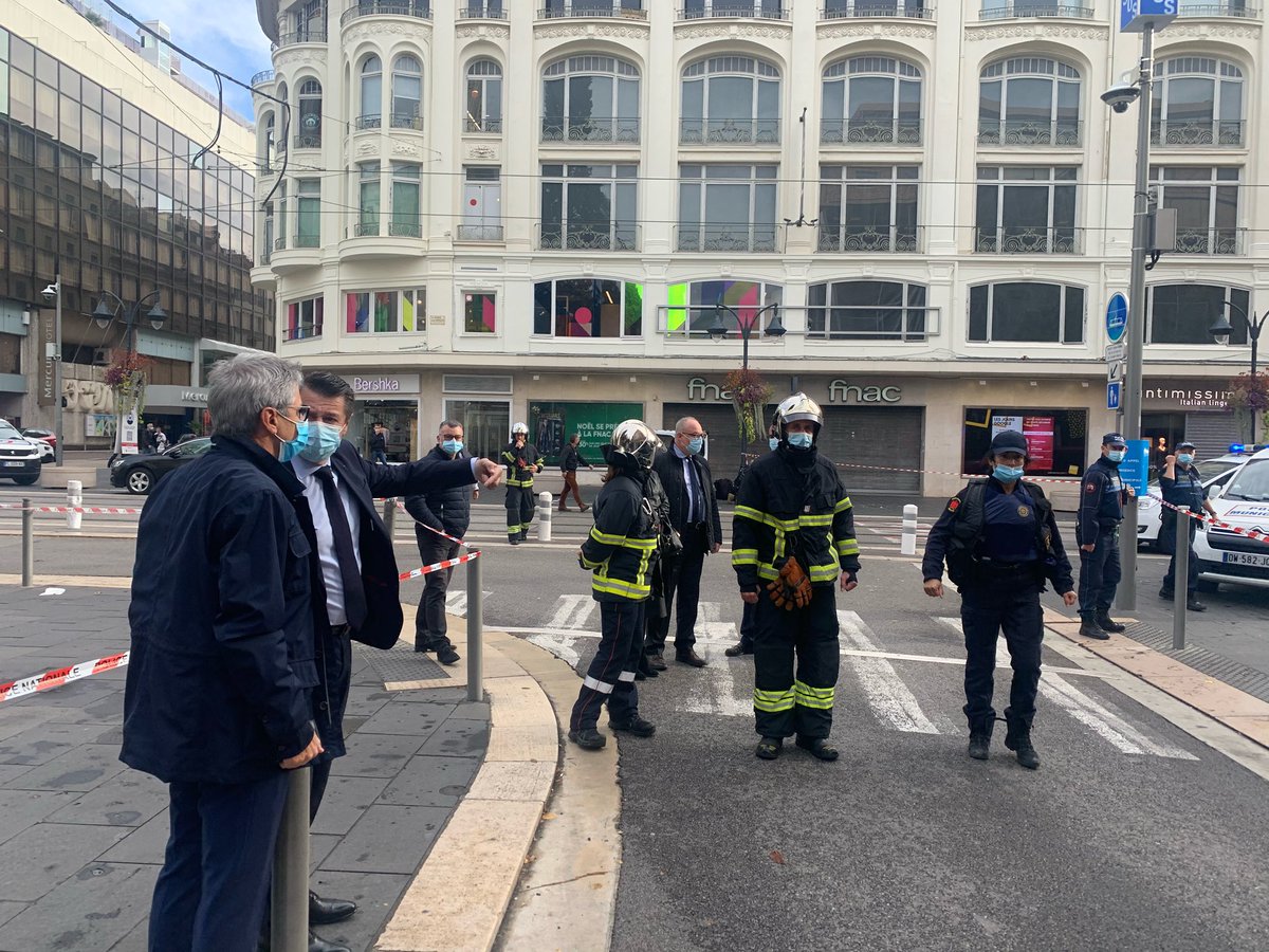 Tomo げー また フランスでテロ ニース市 ナイフで武装した襲撃犯が2名を殺害 複数名負傷 同市の ノートルダム寺院内かその付近で発生 犯人拘束 T Co Uvshz7dnyw Twitter Tomo げー また フランスでテロ ニース市 ナイフで武装した襲撃犯が2名を殺害 複数名負傷 同市の ノートルダム寺院内かその付近で発生 犯人拘束 T Co Uvshz7dnyw Twitter