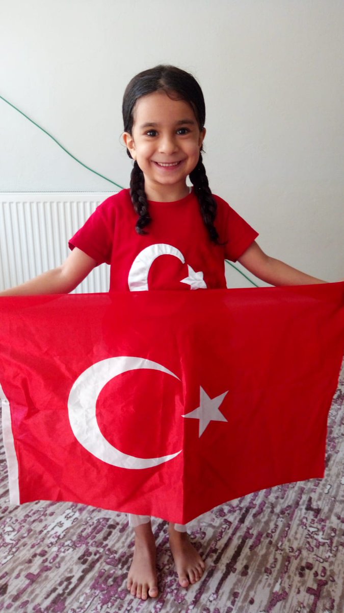 Mini mini birlerimle uyandım Cumhuriyet sabahına 😊♥️ #CumhuriyetBayrağı #Cumhuriyetinİzinde <a href="/tcmeb/">Millî Eğitim Bakanlığı</a>