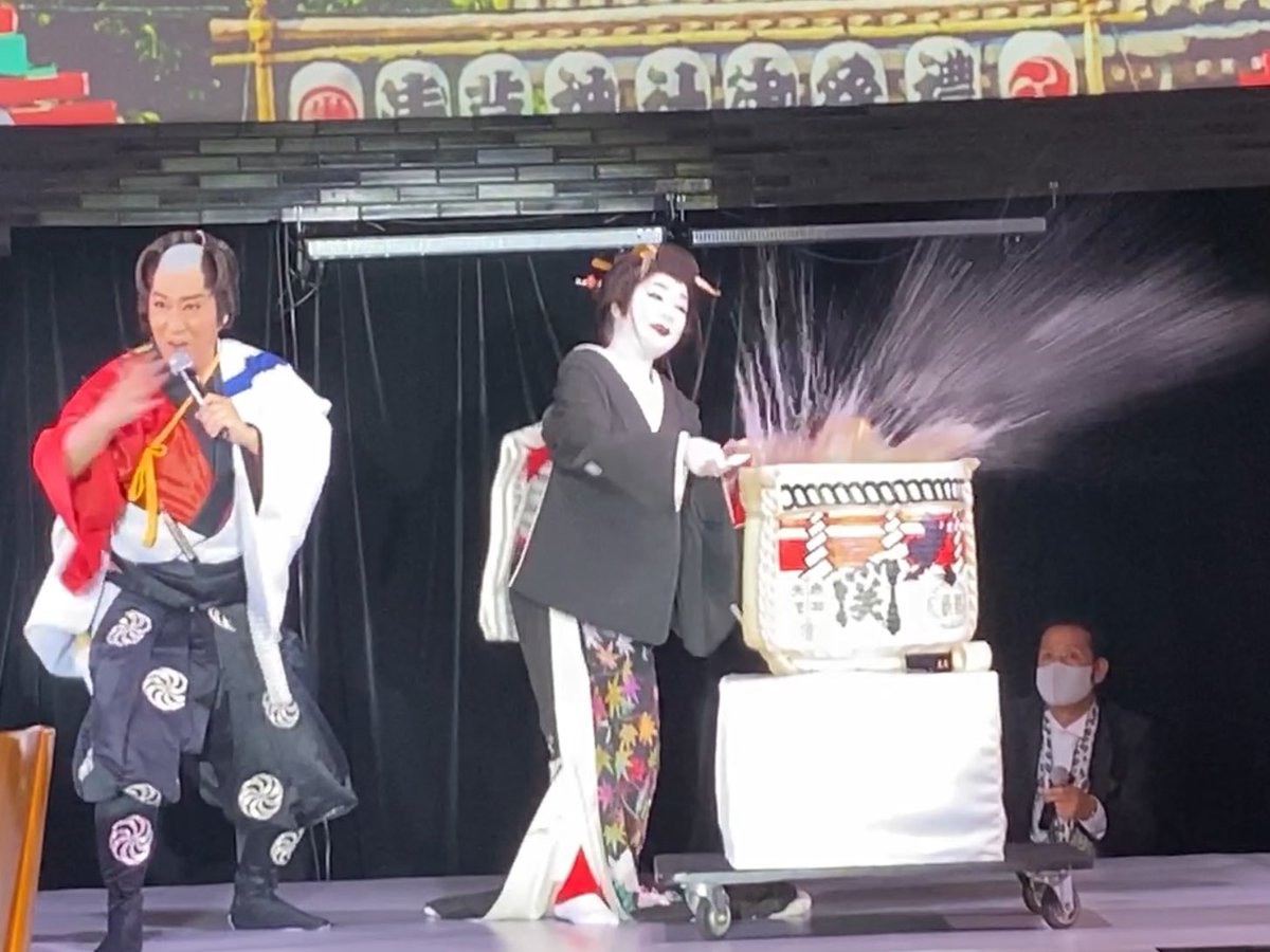 Ginlime 世界的着物デザイナーの紫藤尚世先生のbirthday Party Fashion Showに参加してきました マイケルジャクソンや中森明菜さんの衣装デザインで有名なデザイナーさんです 役者さんや経営者さんもいらしてて楽しいお話も聞かせていただきました