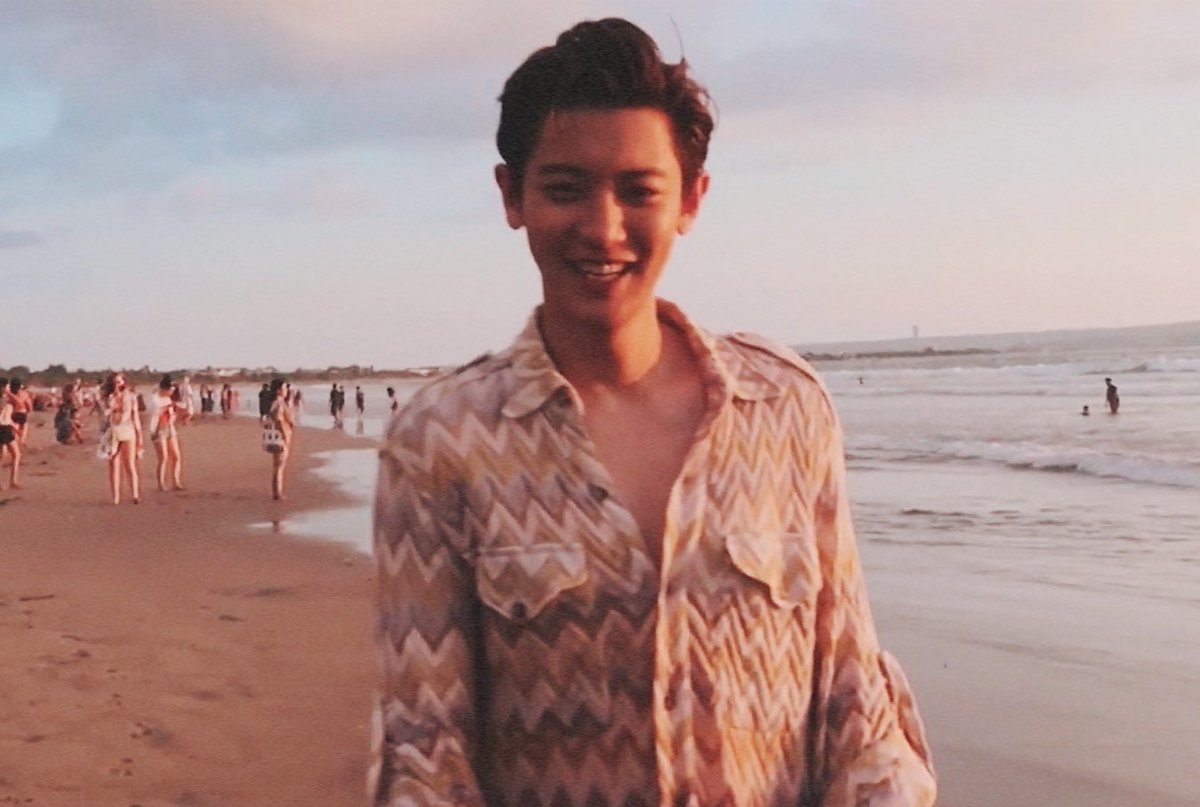 My favorite Chanyeol pics ♡- a thread @weareoneEXO  #EXO