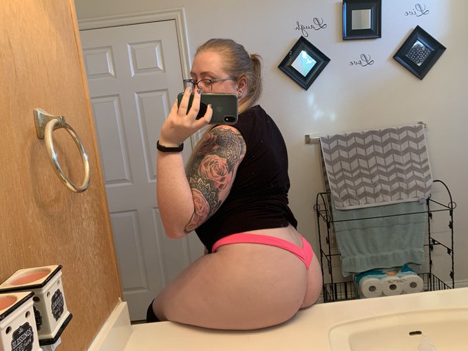 Just a sneak peak 😋 @OnlyFans https://t.co/OX6KLoM6o7 #fatass #thick #sexy #tatted https://t.co/34Ms