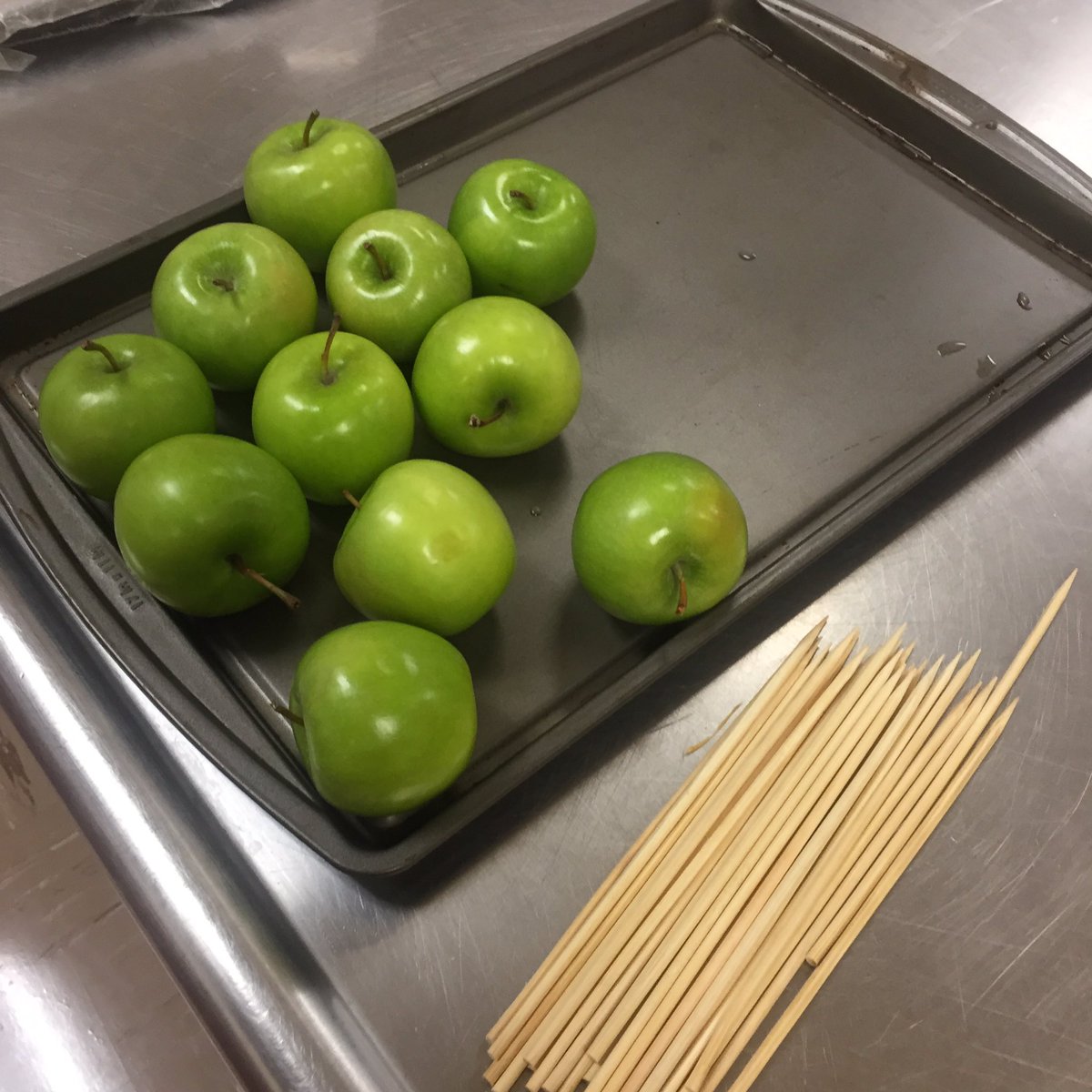 MissionArtsCtr's tweet photo. Lots of #fallvibes in #cookingclub lately.  Butternut squash soup and caramel apples! 🍁 🍏 

#missionartscenter #sfrecpark #sanfrancisco #missiondistrict #dcyf #communityhub #chi #kidscooking #butternutsquashsoup #apples #candiedapples #fallfavorites #yum https://t.co/GdFieG5AWz