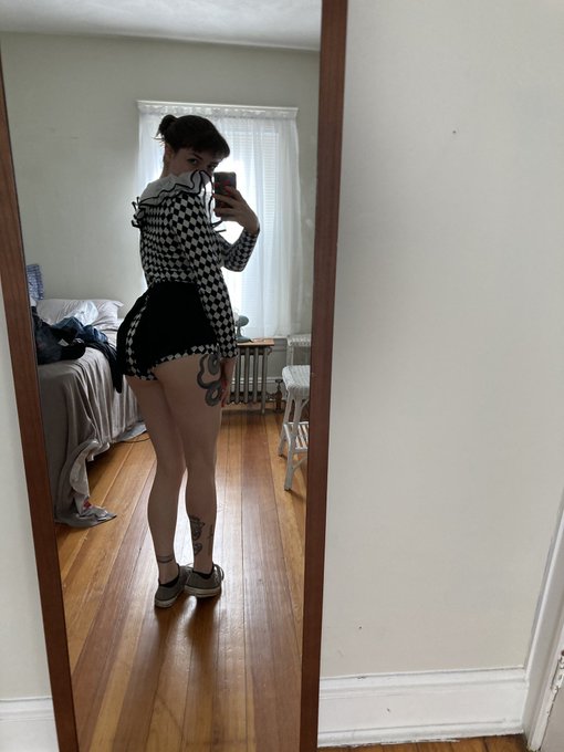 sneak peek of one of my halloween costumes, makeup + accessories to come https://t.co/1IpkR9x8gI