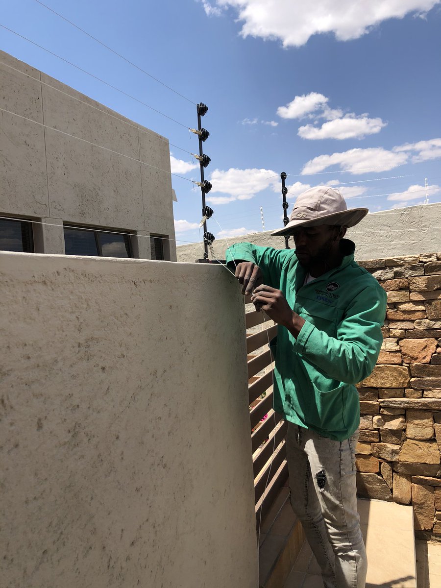 AdvanceInvestm1's tweet photo. OUR SERVICES🇳🇦

•GARAGE DOORS
•ALARM SYSTEM 
•GATE MOTORS/AUTOMATION
•CCTV CAMERAS
•ELECTRIC FENCING
•DSTV INSTALLATION 
•ADVANCE VEHICLE TRACKING 

☎️0813159343 
📧info@advanceinvestmentsgroup.com https://t.co/BlhOlEDWEC