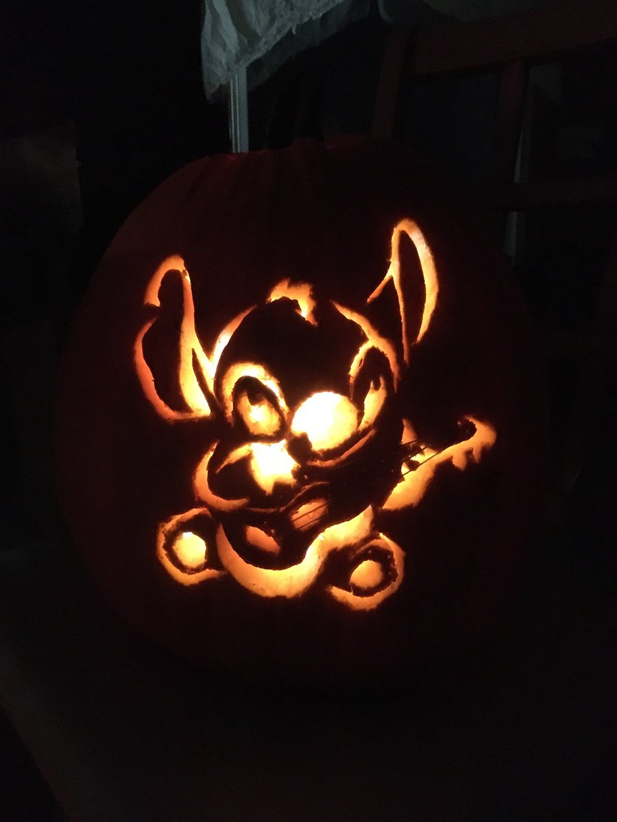 BelleRo86137633's tweet photo. @Medina_StuCo Olivia Gilliam carved everyones favorite hula dancing, Elvis loving, alien this Halloween. And since the Bees are family we say Ohana.

#MedinaStucoOct https://t.co/4oylebqVQN