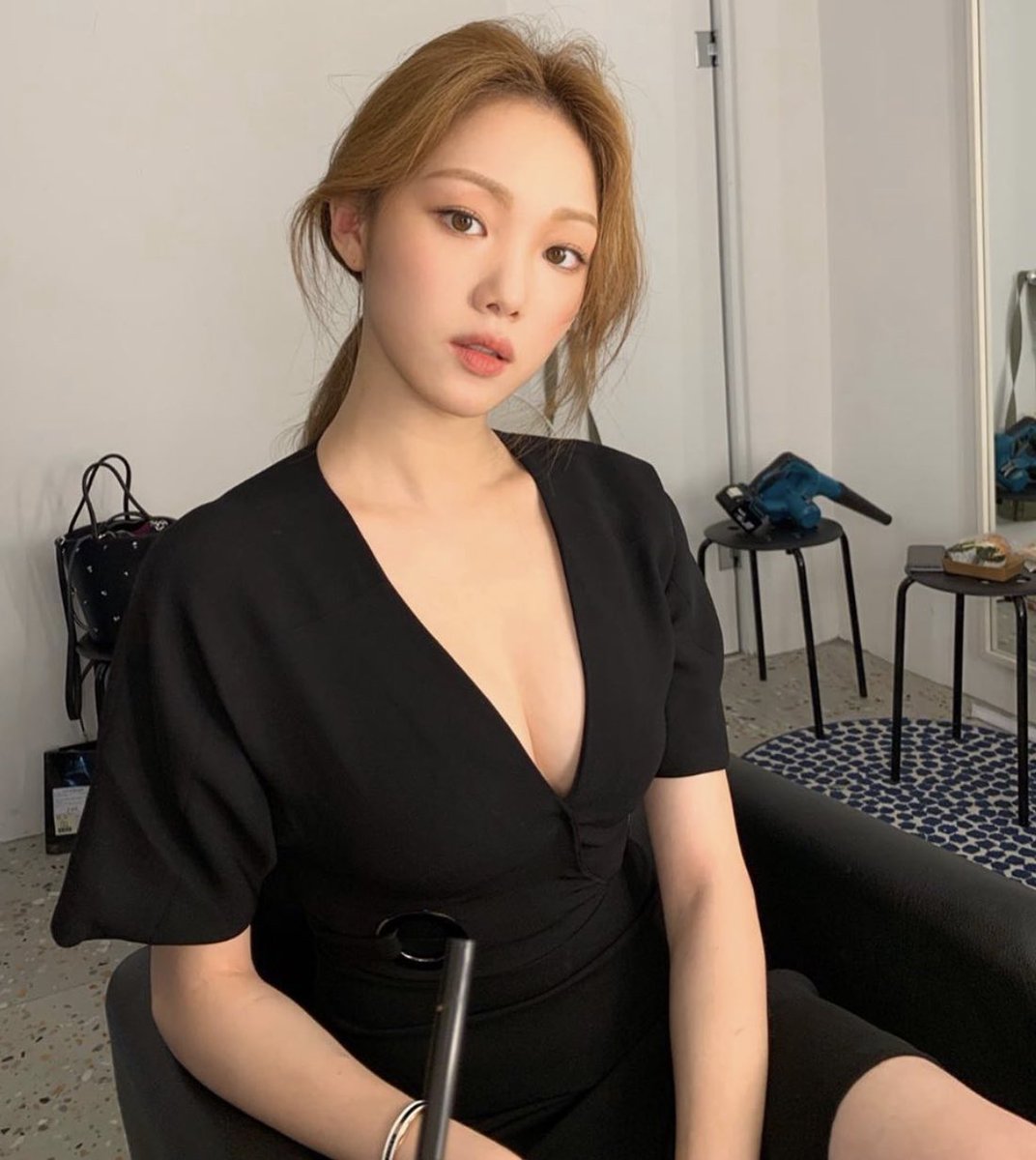 Who is Lee Sung Kyung?-Appreciation thread of her and her talentsLee Sung Kyung (이성경) is a South Korean model, actress and singer.She is kind, cheerful, grateful, loving. She has too many talents and virtues.She is also known for her incredible beautyOccupations: