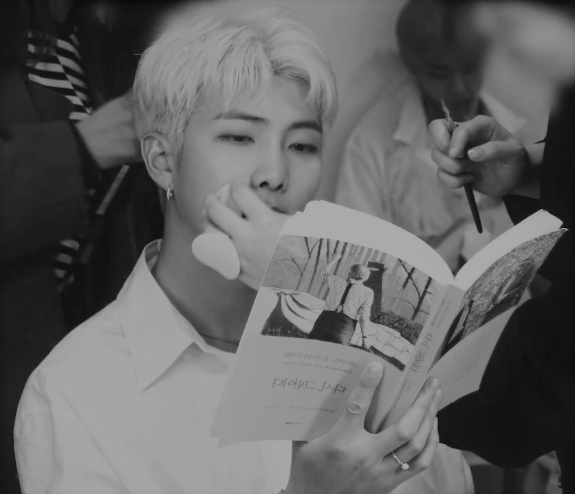 If you just let me invade your space
I'll take the pleasure, take it with the pain
#NAMJOON #RM #RM챌린지 #BTS #menreadingbooks
@BTS_twt https://t.co/zAlQNzGnLh