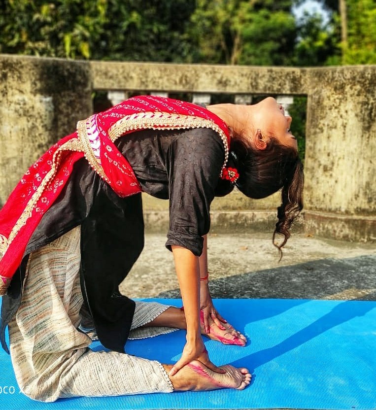 3.Anjaneya Aasan: good for back, quadriceps and hamstrings4.Ustaraasan: good for spines,knee joints,stomach, body shape