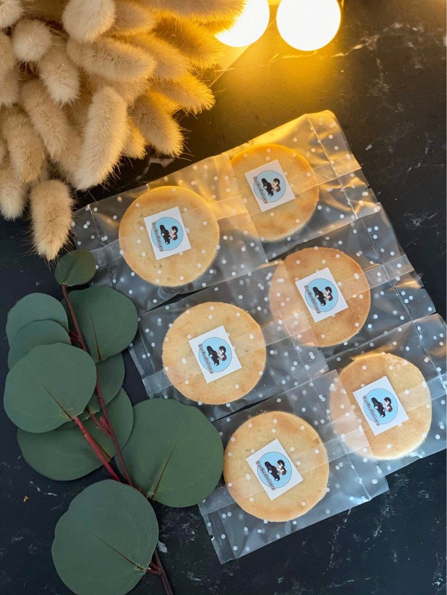 korborrr's tweet photo. สั่งจากร้าน Saku Hana Cookies นะคะ
แม่ค้าน่ารัก ใส่ใจ สติกเกอร์ที่แปะหลังคุกกี้ทุกชิ้นก็ไอเดียของร้านเลย เข้าใจแฟนคลับสุดๆ 🤟🏻❤

ปล. แม่ค้าก็เป็นแมะด้วยเหมือนกันน้า
#DunBasDelivery #ดุลบาส
#Dunromch #บาสเด็กอ้วนที่แท้จริง 💐 https://t.co/j6xSm1nNeu