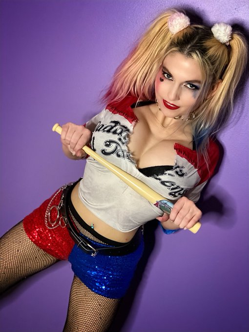 2 pic. Letting my main psycho take over @twitch on https://t.co/iT3lzR0P9x live now! https://t.co/xM