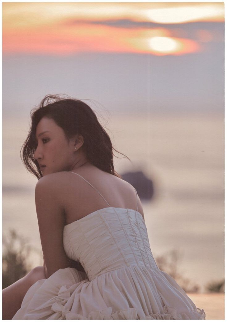 𝙁𝙡𝙤𝙬𝙚𝙧 𝙣𝙮𝙢𝙥𝙝𝙨 𝙖𝙧𝙚 𝙧𝙖𝙧𝙚

𝙉𝙮𝙢𝙥𝙝𝙨 𝙖𝙧𝙚 𝙩𝙞𝙚𝙙 𝙩𝙤 𝙩𝙝𝙚 𝙡𝙖𝙣𝙙, 𝙩𝙧𝙚𝙚𝙨, 𝙧𝙞𝙫𝙚𝙧 𝙖𝙣𝙙 𝙨𝙚𝙖; 𝙩𝙝𝙚𝙮 𝙖𝙧𝙚 𝙚𝙫𝙚𝙧𝙡𝙖𝙨𝙩𝙞𝙣𝙜 

𝙁𝙡𝙤𝙬𝙚𝙧𝙨 𝙣𝙤𝙩 𝙨𝙤 𝙢𝙪𝙘𝙝