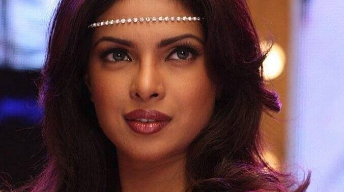 bombaytimes's tweet photo. Madhur Bhandarkar's iconic 'Fashion' turns 12! Comment one word for the movie.

@priyankachopra @mugdhagodse267 @KanganaTeam https://t.co/aOctNQ1uf8