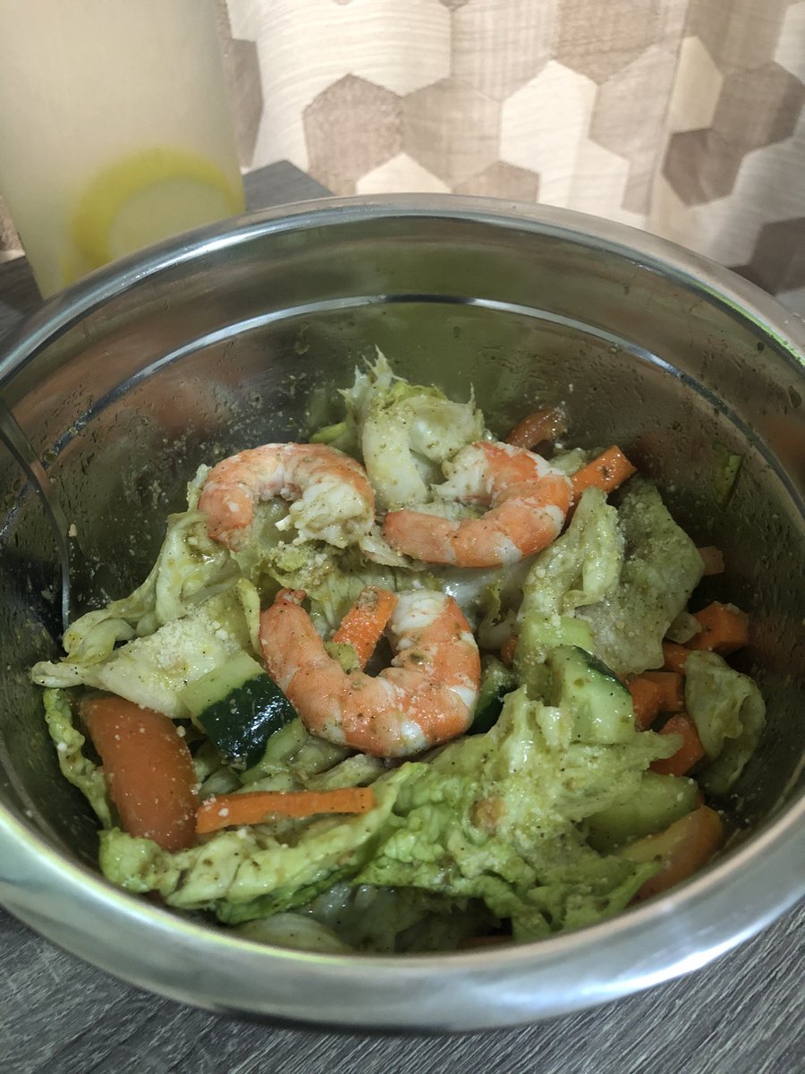 AlterWallflower's tweet photo. Shrimp and pesto salad! Kain tayo! π #KayaKoTo #ProjectGK https://t.co/fjUijDRyl3