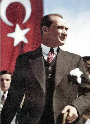 vekilince's tweet photo. Cumhuriyetimizi kuran Gazi Mustafa Kemal Atatürk’e minnettarız. https://t.co/mpunNuBd4j