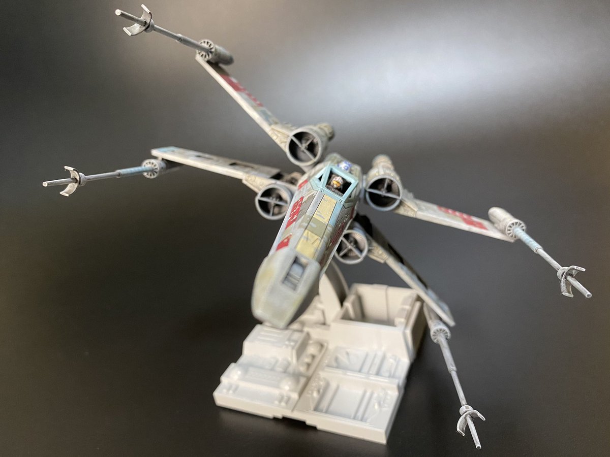 gunco's tweet photo. X-Wing Starfighter 小さい頃、どこぞのキットが高価過ぎて手が出せなかったけど、バンダイから発売される日が来るなんてな〜。やり過ぎた感はありますが、十分楽しみましたよ。#プラモデル  #スターウォーズ https://t.co/WmWtFyHhYJ