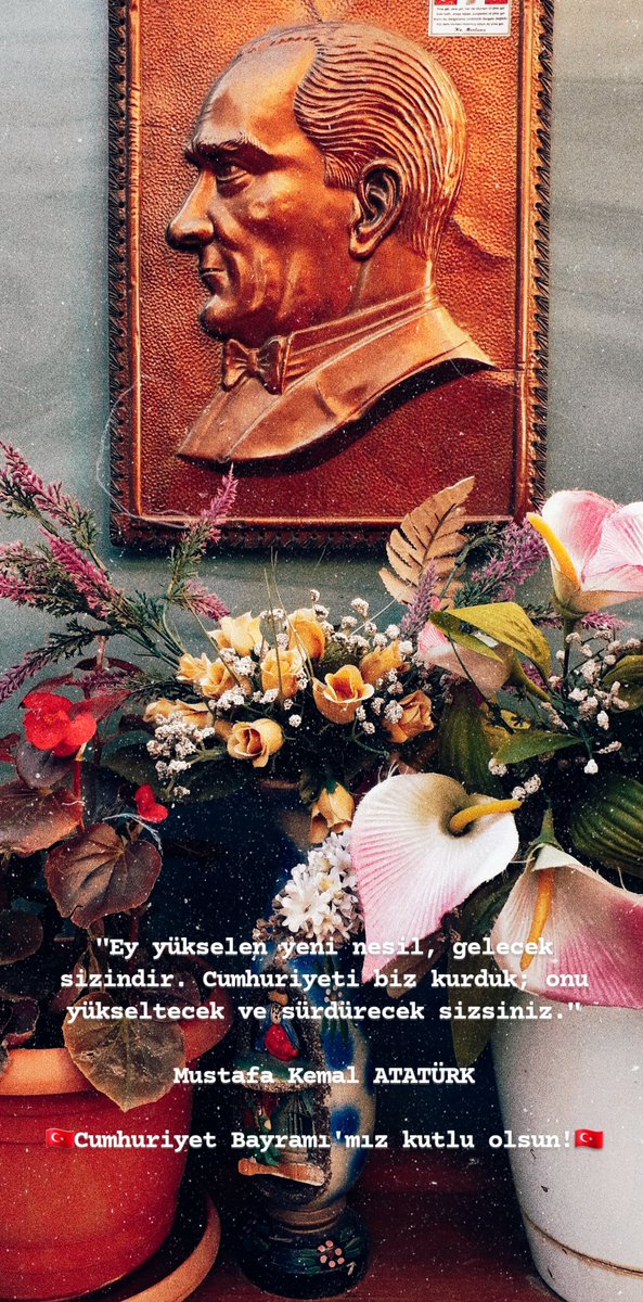 "Benim naçiz vücudum, bir gün elbet toprak olacaktır. Fakat Türkiye Cumhuriyeti, ilelebet payidar kalacaktır.” 🇹🇷
 Mustafa Kemal Atatürk
#29EkimCumhiyetBayramı