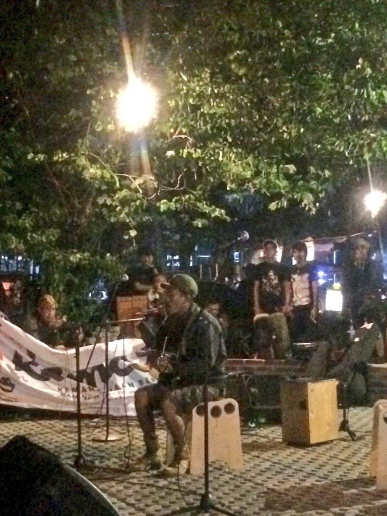 Ini adalah moment pertama kali aku perform di ⁦<a href="/kantinnasion/">kantinnasion</a>⁩ ketika pada suatu malam ⁦<a href="/pidibaiq/">Pidi Baiq</a>⁩ memintaku nyanyi dengan bayaran 2,5 M.