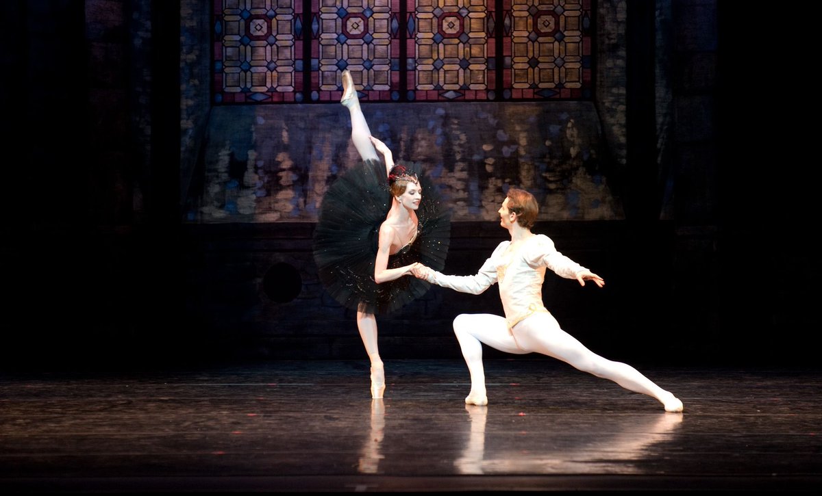 DubaiOpera's tweet image. #MoscowCityBallet’s signature performance, Swan Lake, is gracing Dubai Opera&apos;s stage from 26 - 28 November. Book now to see the epic love story unfold to Tchaikovsky&apos;s hauntingly beautiful score.