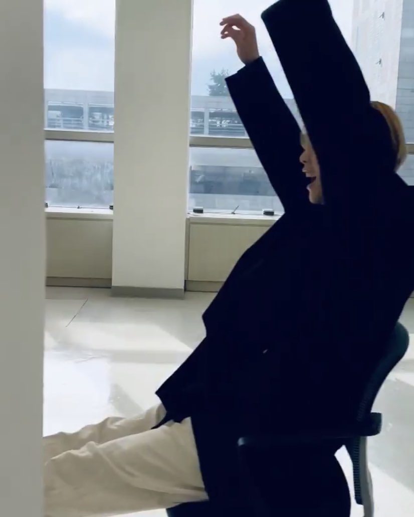 johnnyxjaehyun's tweet photo. ทานโทษนะคะ คนเดียวกันหรือเปล่า 555555555555555555555555 https://t.co/GhibiyiA1K