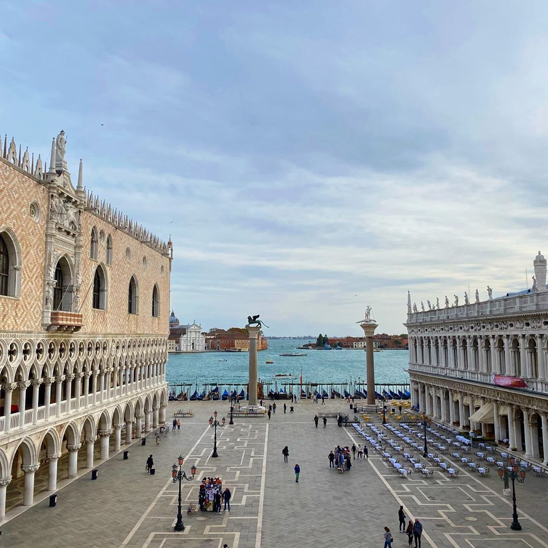 🌥 «È comun defetto delli uomini, nella bonaccia, non fare conto della tempesta» Niccolò Machiavelli). Buongiorno, amici! 🌥

#29ottobre