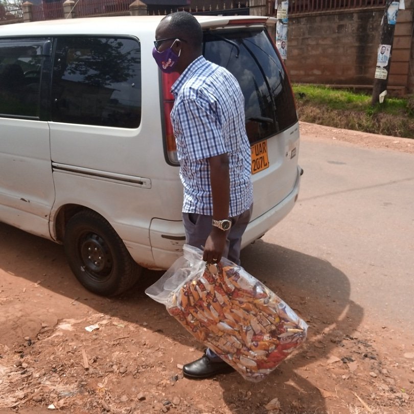 GretLakesBrands's tweet image. What brings your family together and excitedly happy besides snacks and food? 😉😋

#staysafe #wearamask😷 #wearitforme💛 #gorillos #snakctime #snackonsnack #snack #snacksforkids #snacksforall #snackattack