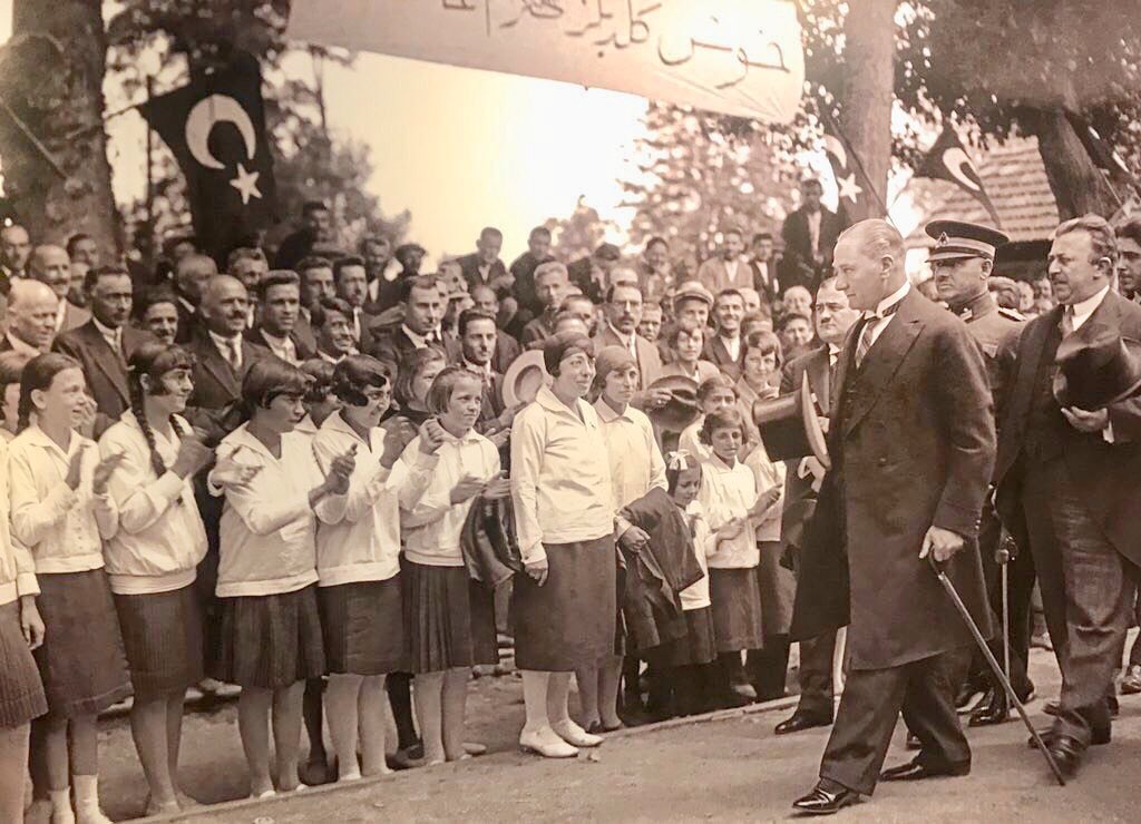 Büyük Önder #Atatürk'ün bizlere emaneti olan Cumhuriyetimiz 97 yaşında...
#Cumhuriyeti bize armağan eden tüm kahramanlarımızın ruhları şad, Bayramımız kutlu olsun...🇹🇷
