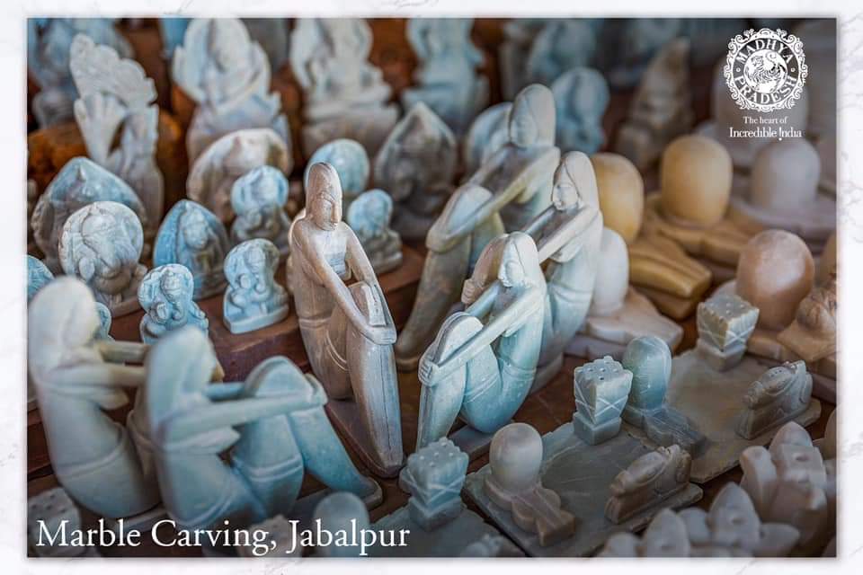 MPTourism's tweet photo. The Marble Rocks at Bhedaghat rise to great heights on either side of Holy Narmada. While going for the boat ride, you will come across rows of stalls selling marble artefacts. Let’s support these local artisans by purchasing souvenirs from a wide range.
#VocalForLocal #MPTourism https://t.co/79SM5XBCkX