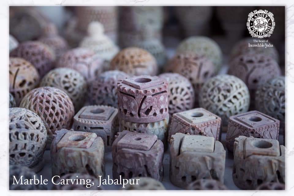 MPTourism's tweet photo. The Marble Rocks at Bhedaghat rise to great heights on either side of Holy Narmada. While going for the boat ride, you will come across rows of stalls selling marble artefacts. Let’s support these local artisans by purchasing souvenirs from a wide range.
#VocalForLocal #MPTourism https://t.co/79SM5XBCkX