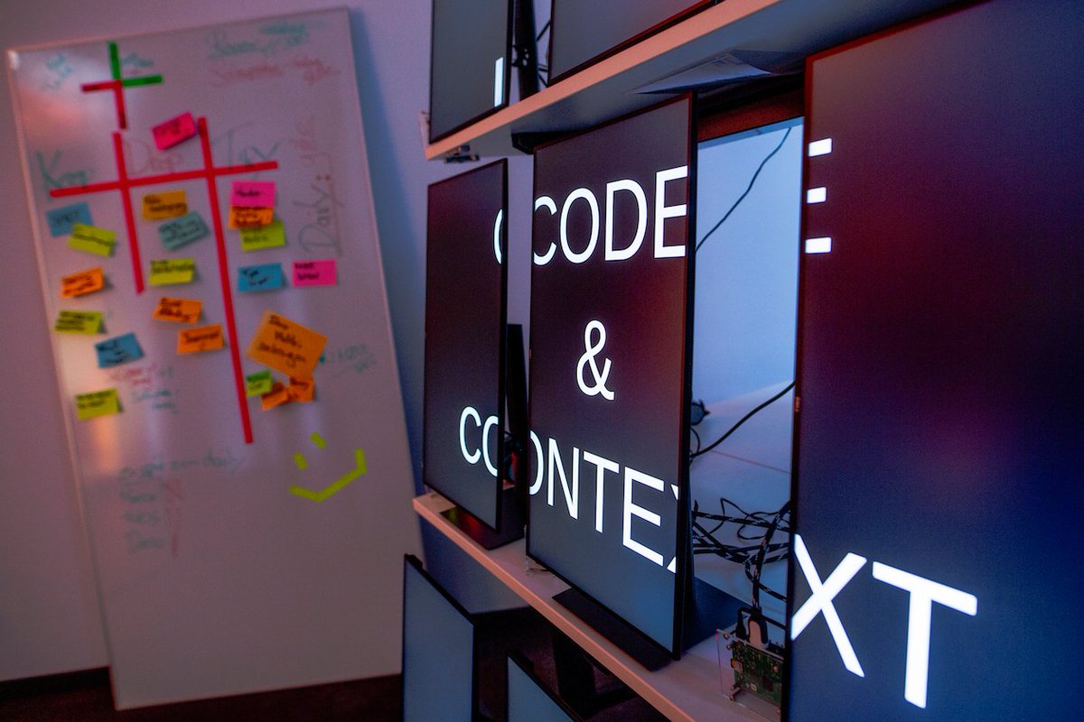 codeandcontext's tweet photo. Kick-Off, natürlich remote, für den 2. Jahrgang: Hello Newbies ;-) Super, dass Ihr da seid! #agile #coding #design #code #programmer #future #codeandcontext #coco #bachelorstudiengang #study #studieren #thkoeln #cologne #students #designingfutures #informatik #iteration #cocopen https://t.co/w79plCsfdQ