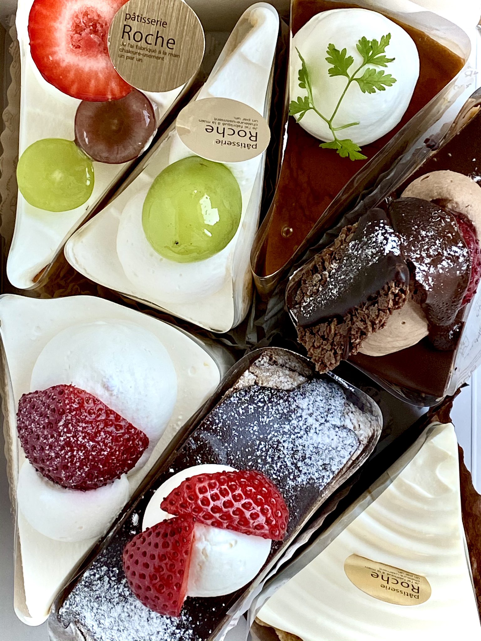 青木淳 今日の差し入れ Roche のケーキ 宇都宮市錦にあるケーキ屋さんです 美味しい かわいい 安い 私感覚 とってもオススメです Roche ショートケーキ オススメのケーキ屋 シャインマスカットショートケーキ T Co Phnm8d4wbp
