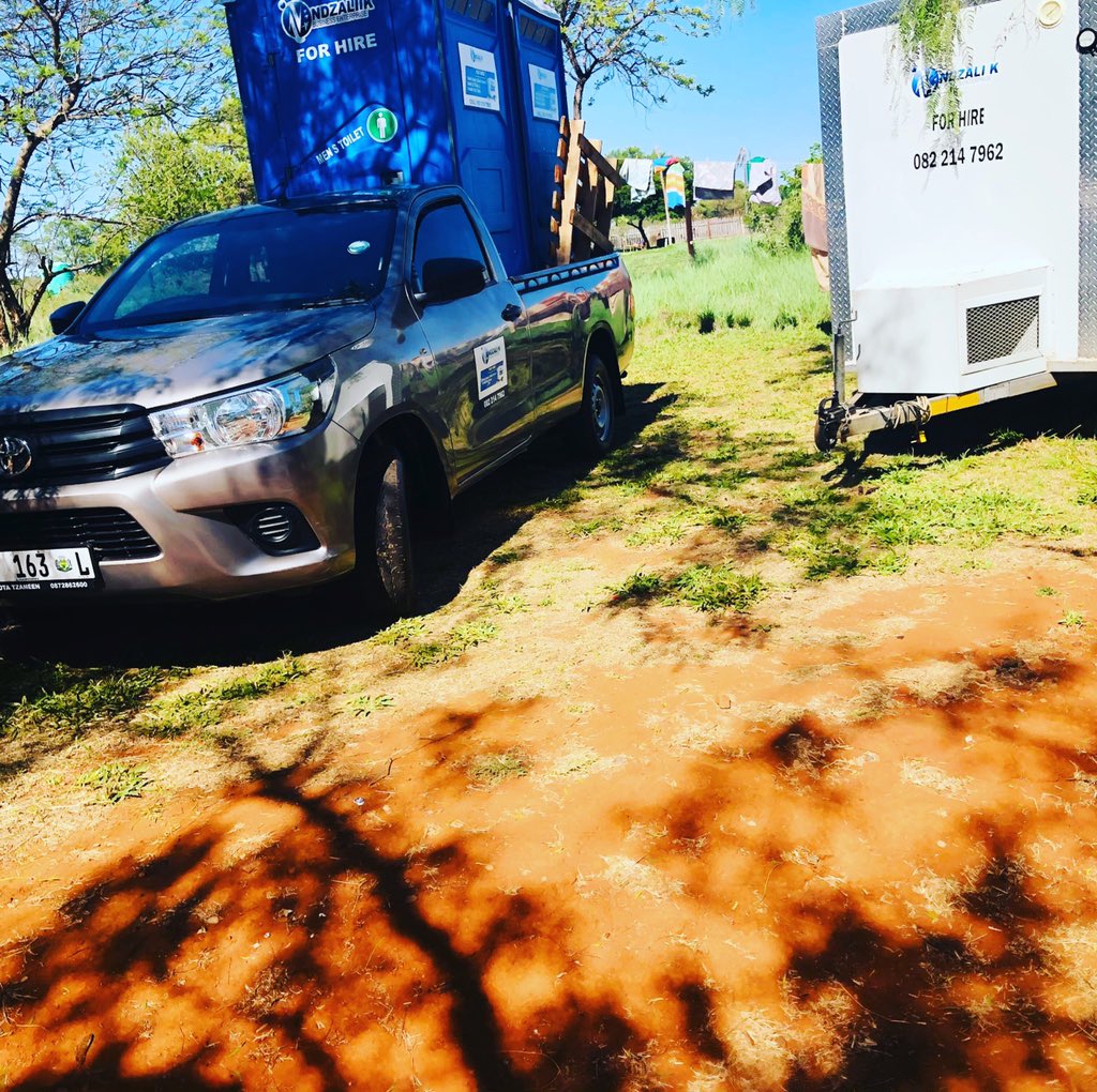 ndzali_k's tweet photo. Ready to serve... 💩 🚙 🚽 💫 🐺 🧻
#ndzalikbe #mobiletoilets #viptoilets #flushtoilet #mobilefridge #mobilefreezer #events #deliveredtoyou #lavatories #limpopo #polokwane #turf #blackbusiness https://t.co/cVmuVtdLb0