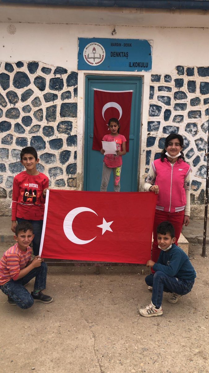 DenktasDerik's tweet photo. Yaşasın Cumhuriyet 🇹🇷 @Mustafa197647 @mervansoylemz @HasanKaya47_ @mardinilmem  @derikmem47 https://t.co/06UQU7Js7a